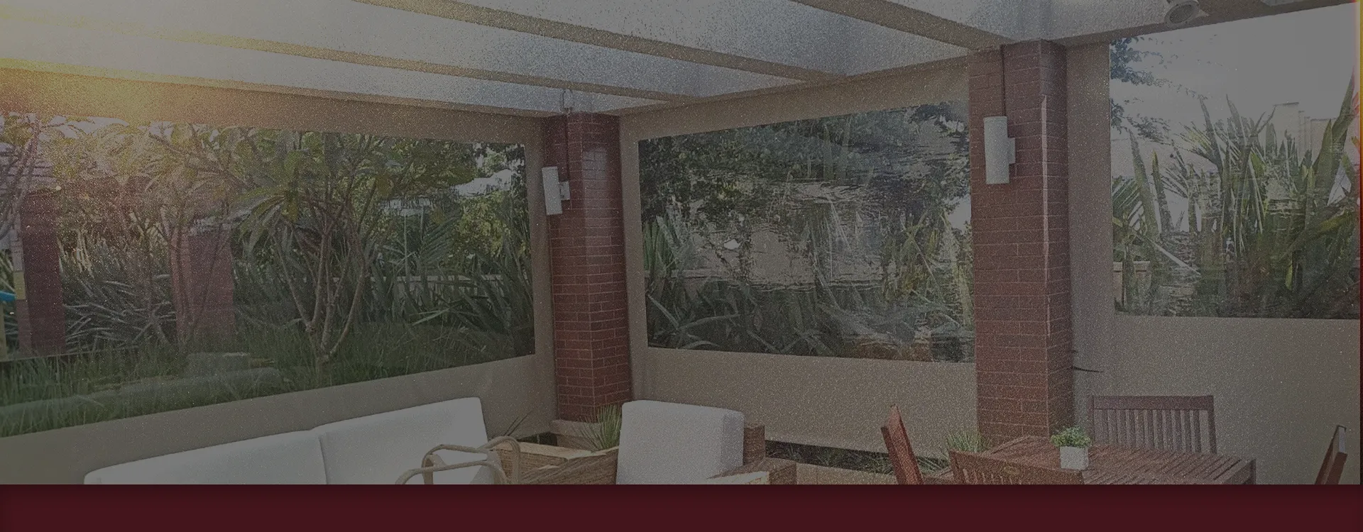 Toldo instalado em uma área externa